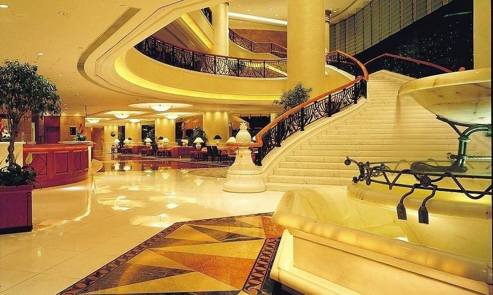 五星级酒店大堂石材养护场景